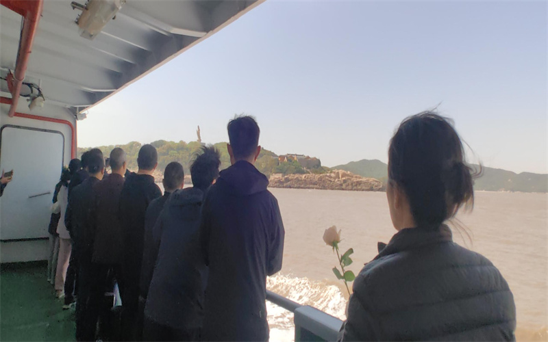 普陀山海葬案例亲友在仪式中朗诵故人诗稿的温情记录-2