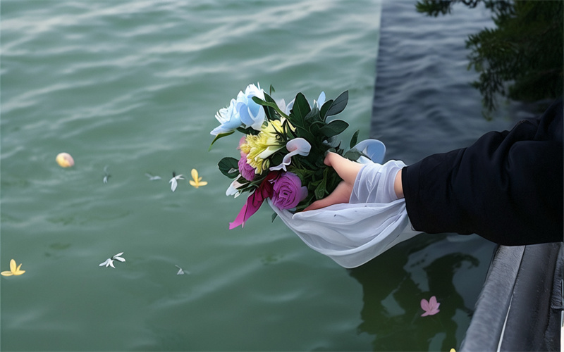 普陀山海葬案例教职人员的追思会与海葬纪念-2