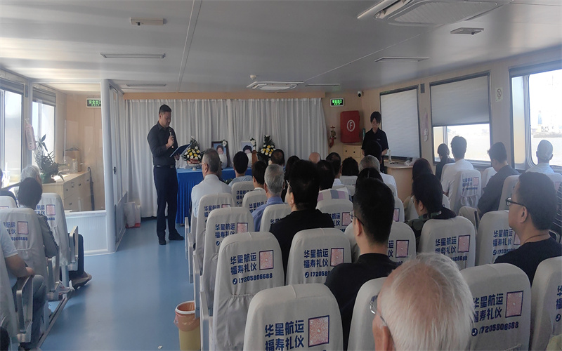 普陀山海葬案例为教师举办的学生怀念演出与海葬记录-3